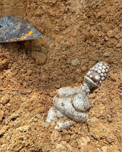Meet archaeological sculptures inspired by pop culture by Joshua Goode 64c7a9300bc33 700.jpg