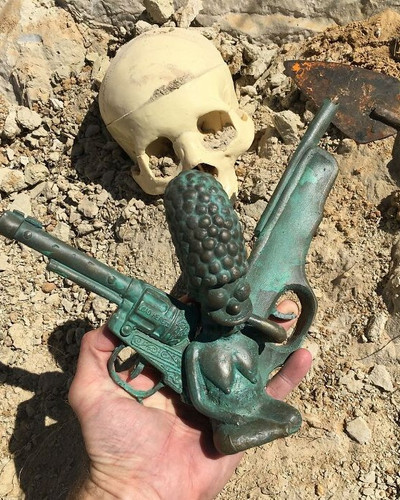 Meet archaeological sculptures inspired by pop culture by Joshua Goode 64c7a9699ad0c 700.jpg