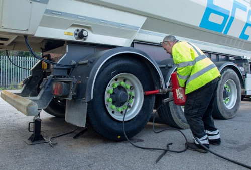 Best Service For HGV Tyre Fitting in Englefield Green.jpg