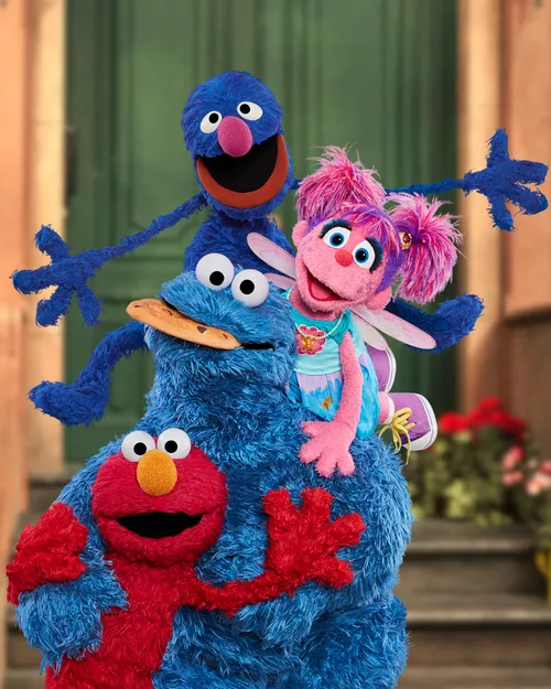 Muppet Group.max 500x3000.format webp.webp