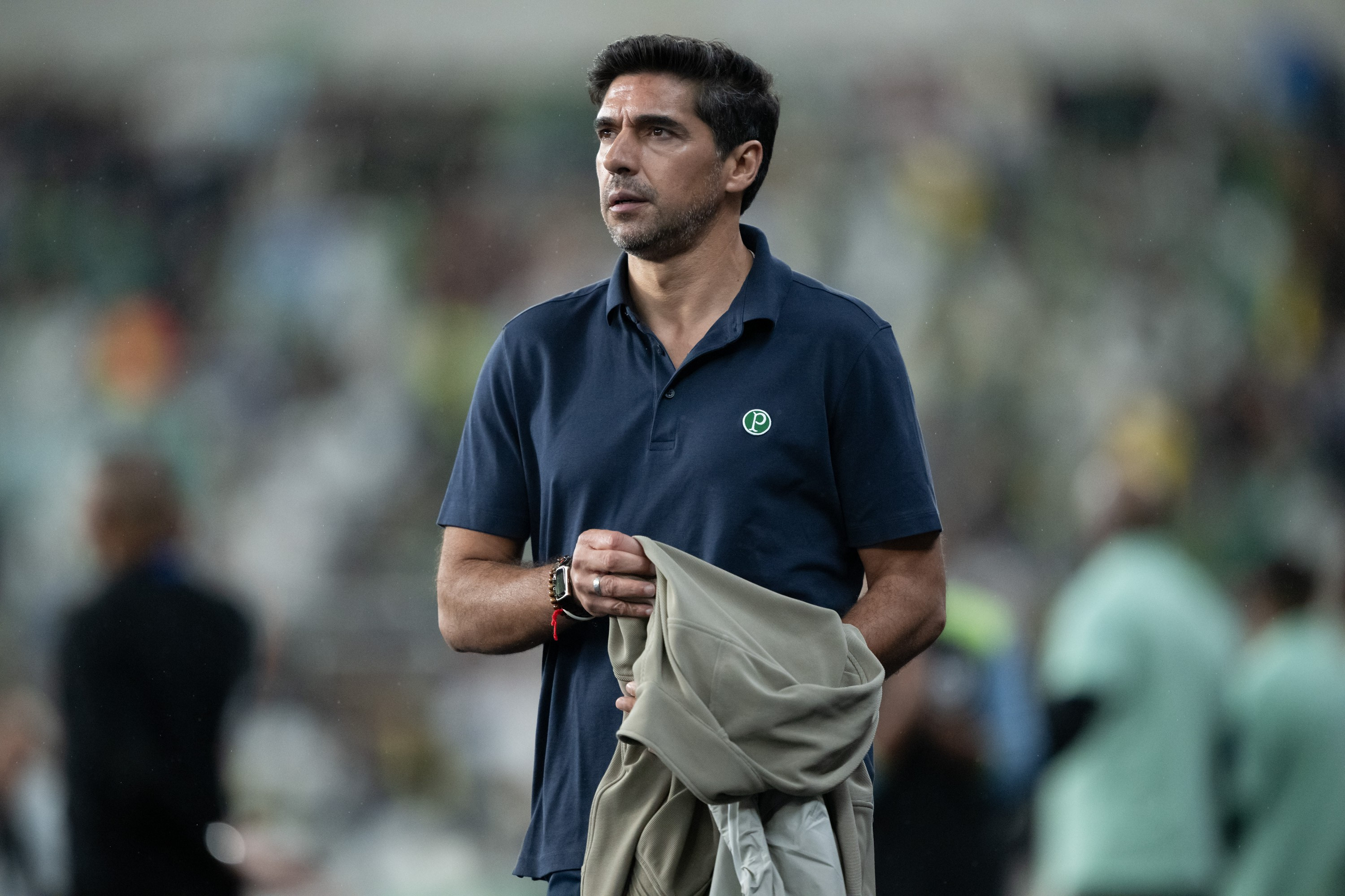 Abel Ferreira cobra evolução do Palmeiras e critica pressão desigual em relação ao Flamengo