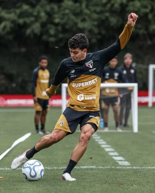 São Paulo se fortalece para o duelo decisivo contra o Boca com retorno de Lucca e Victor Sá