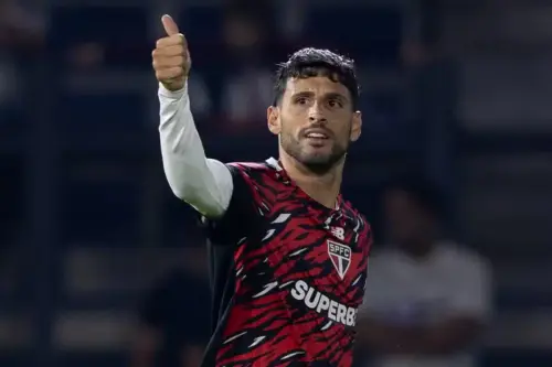 Dorival explica banco de Calleri e projeta retorno na Sul-Americana