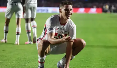BLINDADO? São Paulo se mexe para renovar com Gustavo Santana após garoto explodir no profissional