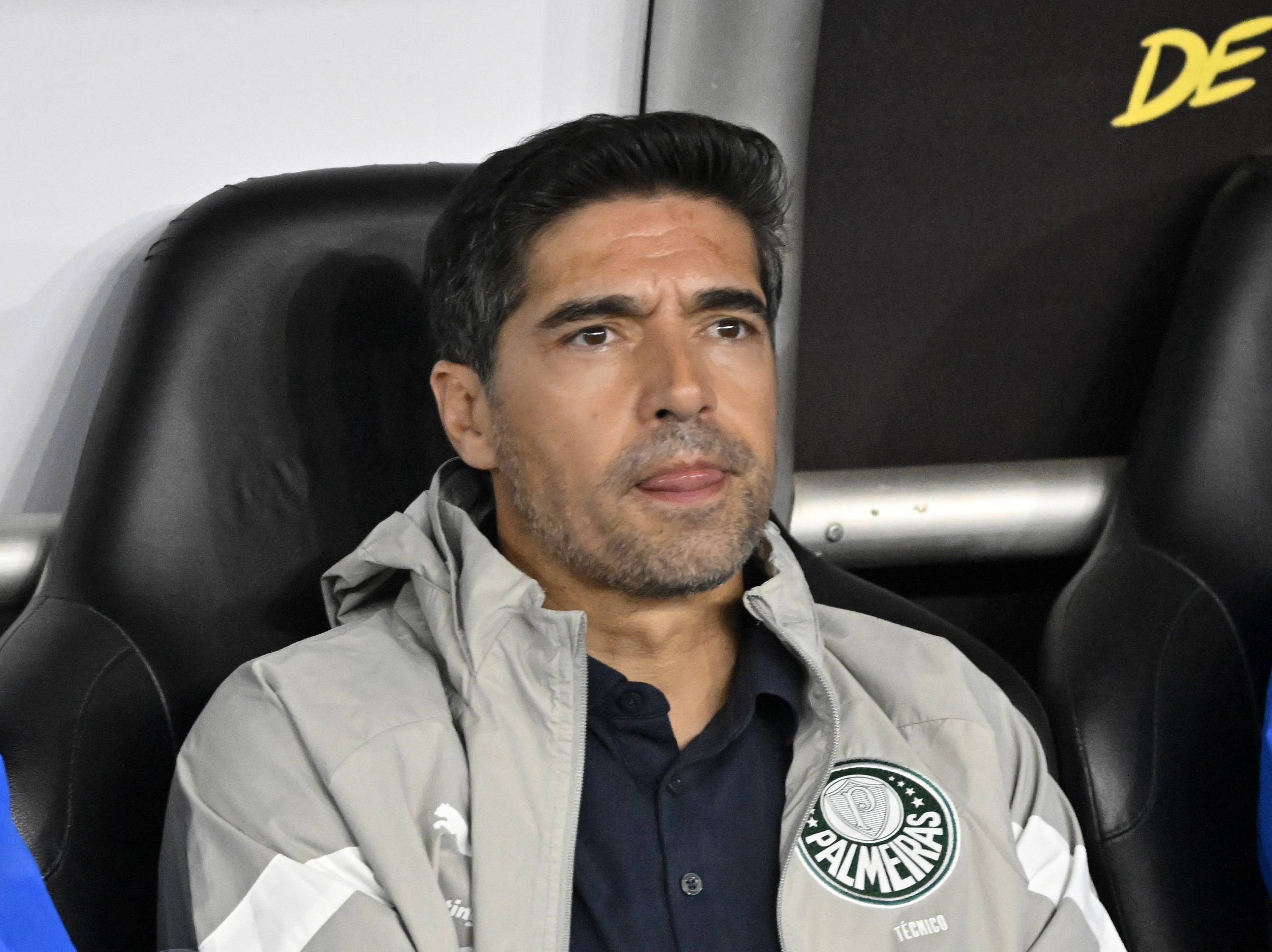 ABEL NA MIRA?! Postura do técnico do Palmeiras gera preocupação nos bastidores