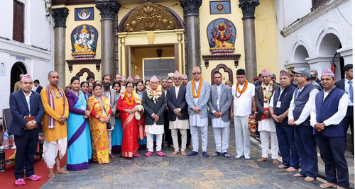 President offers prayers at Pashupatinath