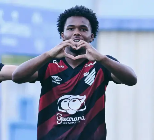 São Paulo é eliminado do Mundial Sub-17 após falhas cruciais e derrota para o Athletico-PR