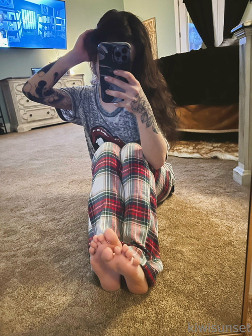kiwi feetttttt
