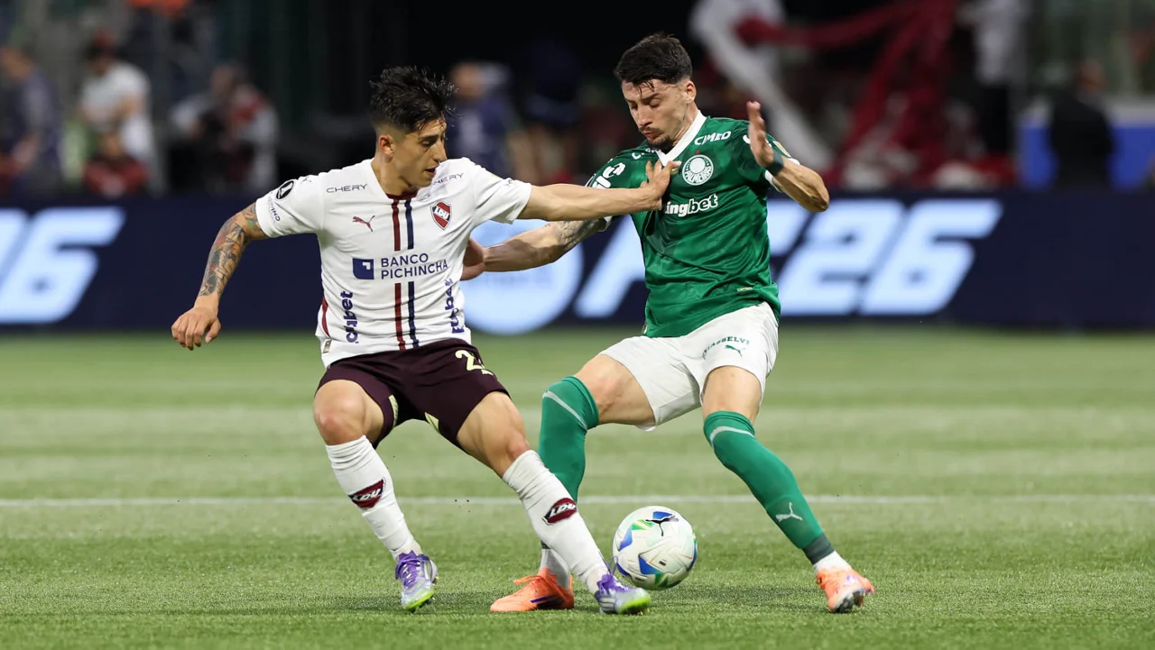 Palmeiras e LDU reeditam duelo equilibrado na busca por vaga nas semifinais da Libertadores