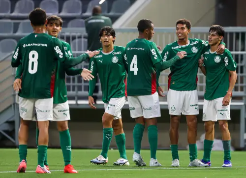 Palmeiras busca manter liderança contra Grêmio em duelo que pode selar reviravolta na tabela