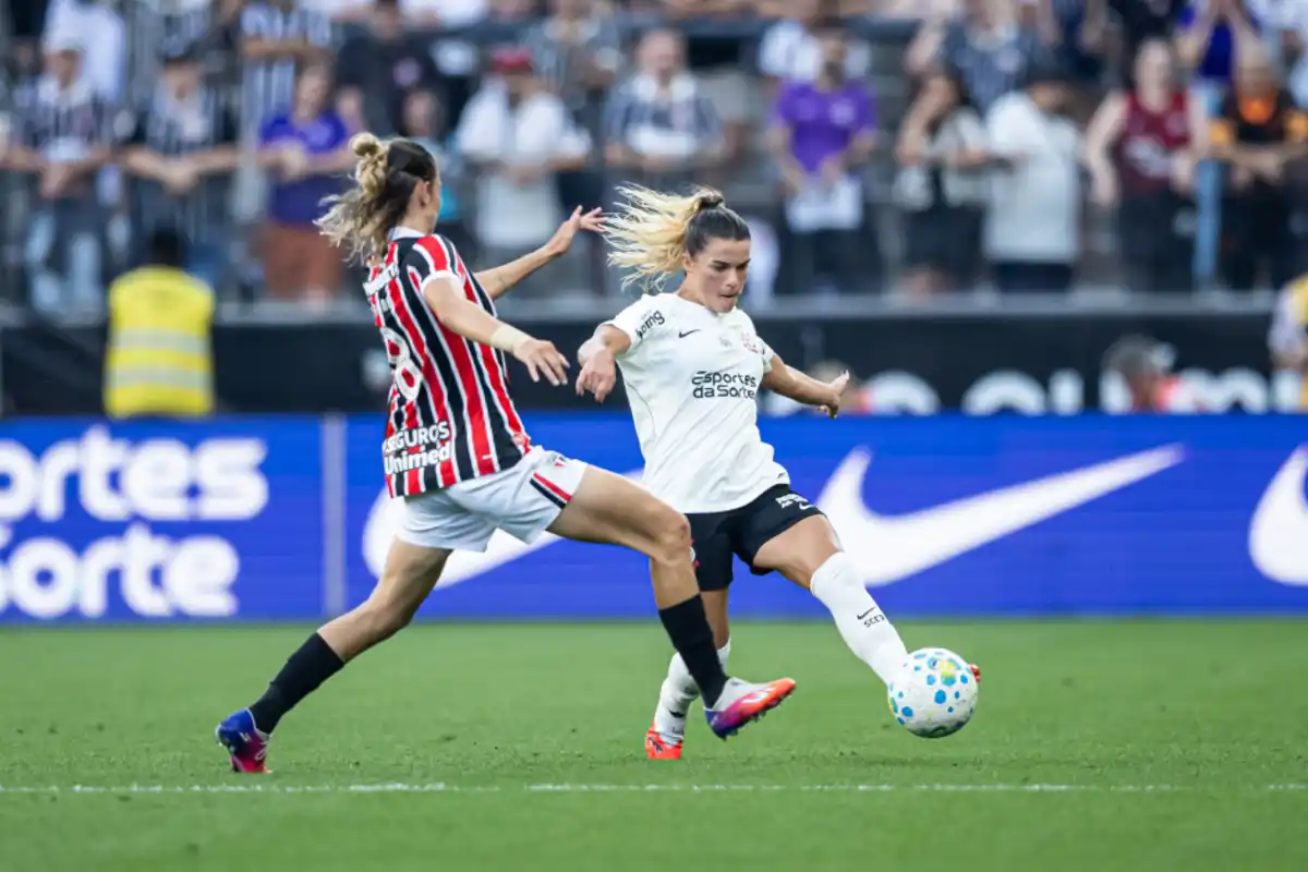 Corinthians sofre virada do São Paulo na Arena e terá de buscar o título no Morumbis