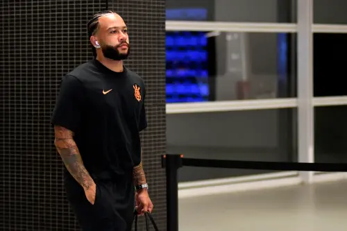 Corinthians aprova renovação de contrato com Memphis; futuro do atacante garantido na equipe