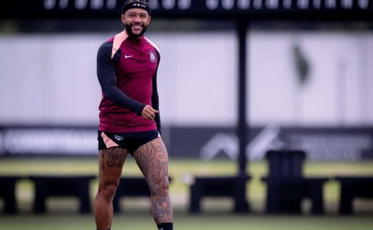 Memphis Depay Retorna aos Treinos no Corinthians Após Novela de Transferência