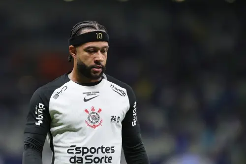 VAI PRO JOGO? Memphis Depay corre contra o tempo para jogar na Libertadores