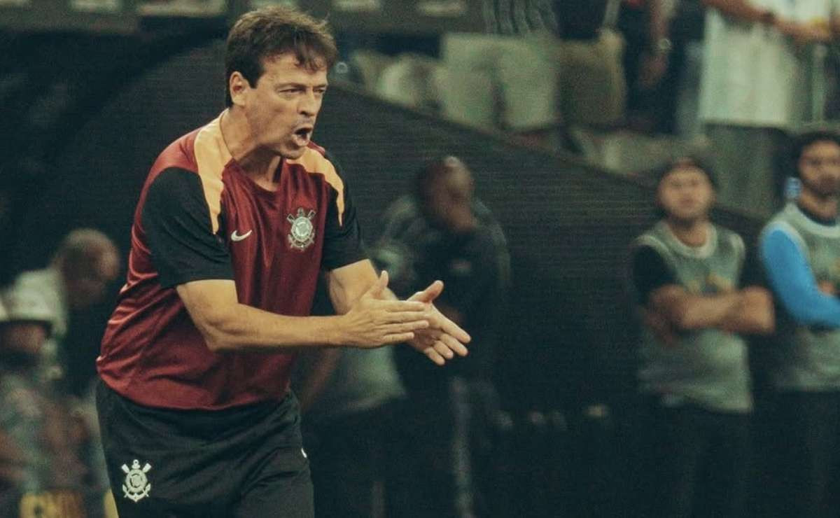 Diniz Analisa Escalação do Corinthians e Renova Esperanças na Permanência de Memphis
