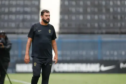 Ídolo conquista título e mira retorno ao Timão como técnico