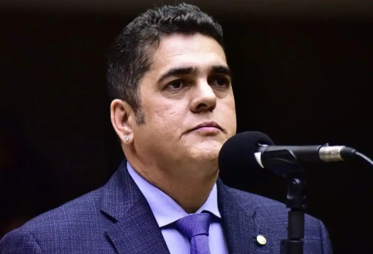 PF apreende R$ 87 mil e encontra celular no esgoto em operação contra o deputado Antonio Doido
