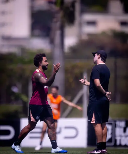 Bidu vira dúvida no Corinthians com dores no púbis antes de decisão contra o Internacional