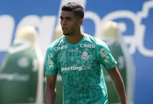 Oferta europeia! Palmeiras avalia renovação de promessa após proposta