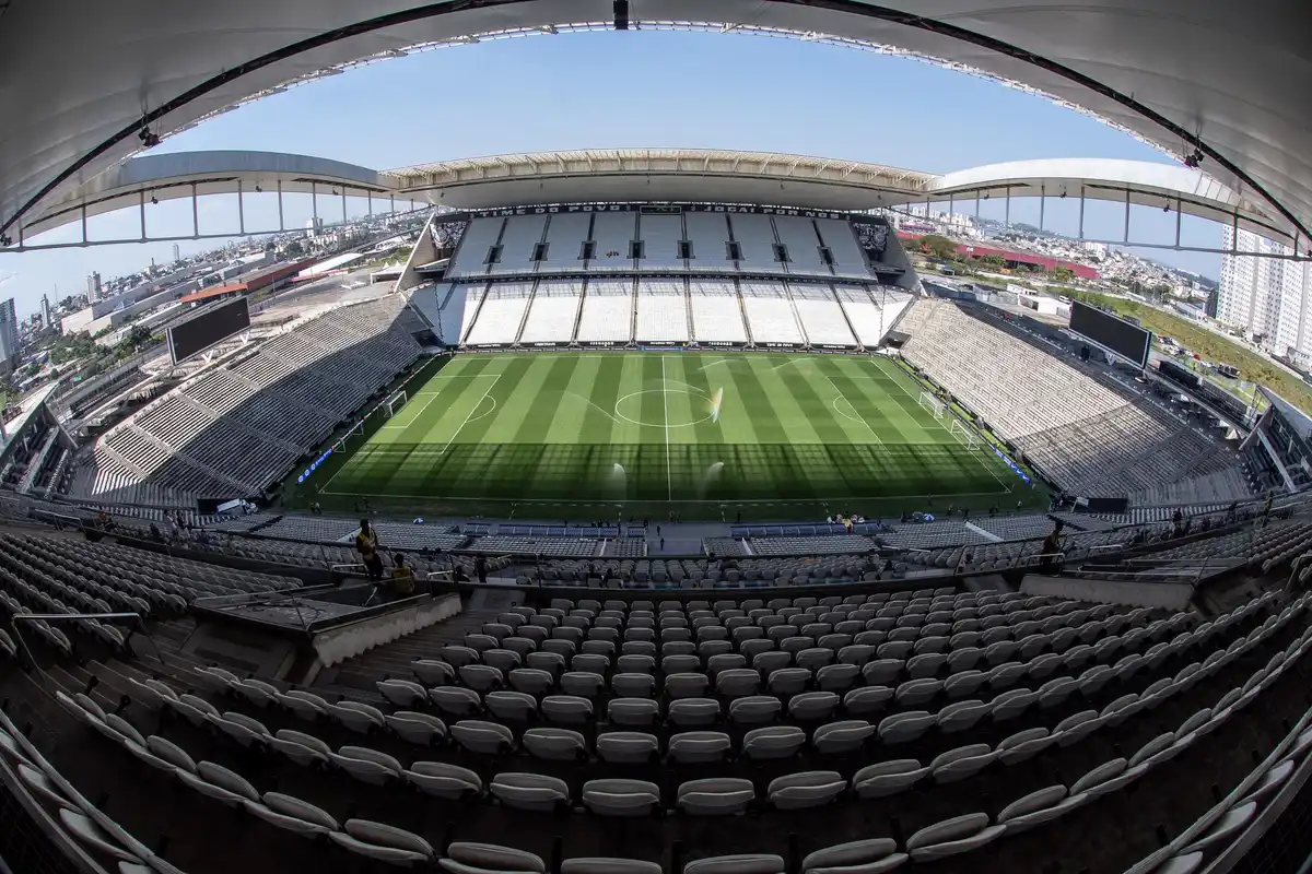Corinthians tenta repassar naming rights da Arena à Caixa para quitar dívida histórica