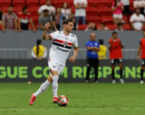 São Paulo vive impasse com Cédric Soares e Enzo Díaz para rescindir contratos