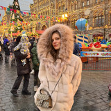 Немного новогодних фотокарточек в ленту 🥂✨🍊Москва в этом году очень красивая, ходишь и радуешь