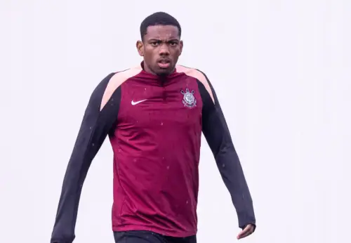 Scout de clube inglês admite monitorar volante André Luiz, do Corinthians.
