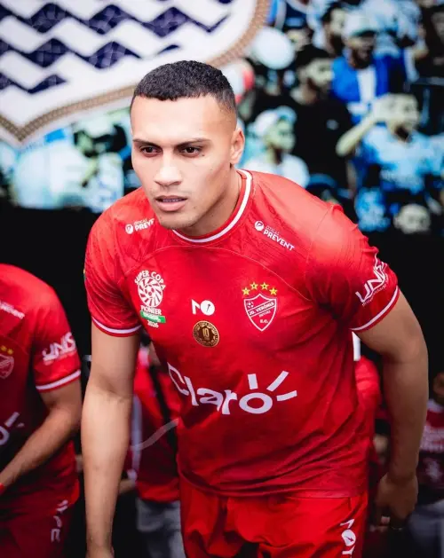 Aceitaria de volta? Ex-Corinthians é campeão do maior torneio de várzea do Brasil
