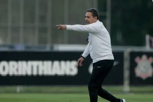 Luxemburgo discorda de Seedorf e possível retorno ao Corinthians sofre reviravolta