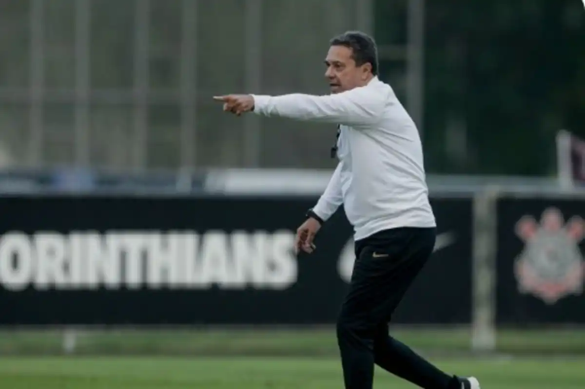 Luxemburgo discorda de Seedorf e possível retorno ao Corinthians sofre reviravolta