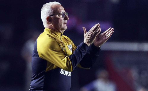 Defesa vulnerável preocupa Dorival Júnior após derrota do São Paulo