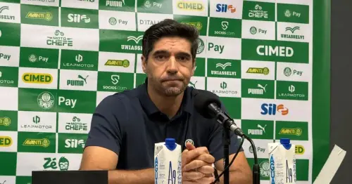 Abel Ferreira critica gramado da Vila Belmiro e mantém foco no título brasileiro