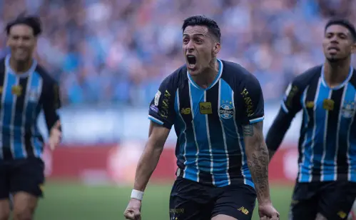 Pavón fora por lesão: Grêmio enfrenta dilema em momento crucial da temporada