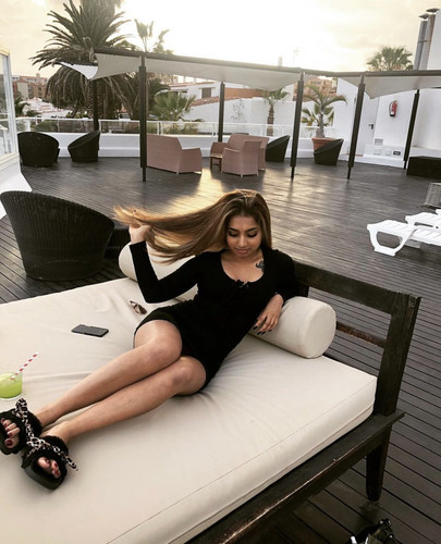 Yasmina Khan Feet 6754130.jpg