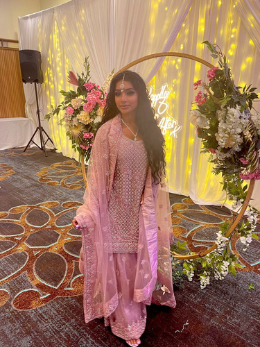 Yasmina Khan Feet 6754182.jpg