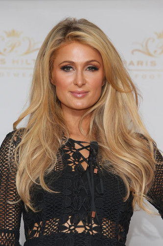 parishiltonpic.jpg