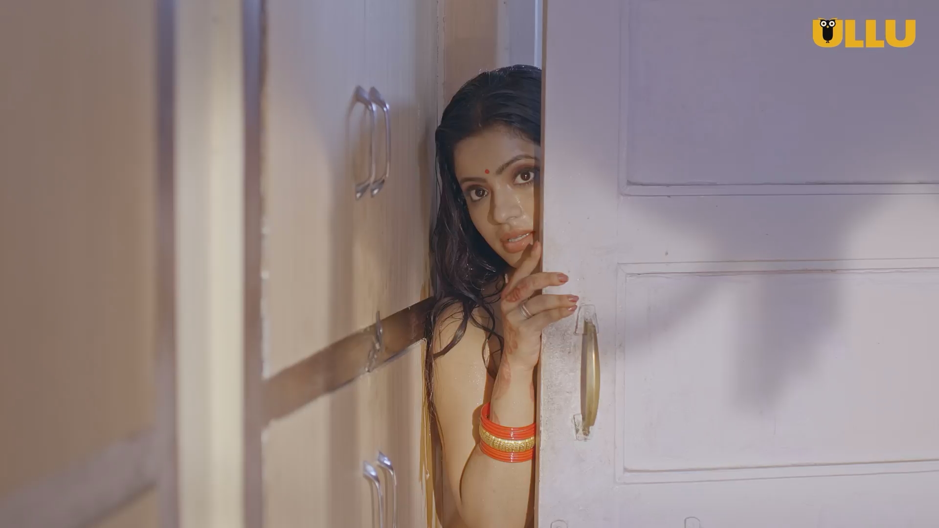 Shubhratri (2019) S01E01T02 Ullu Originals Hindi Web Series 1080p WEB DL 550MB(1Filmy4Wap.Cloud).mkv