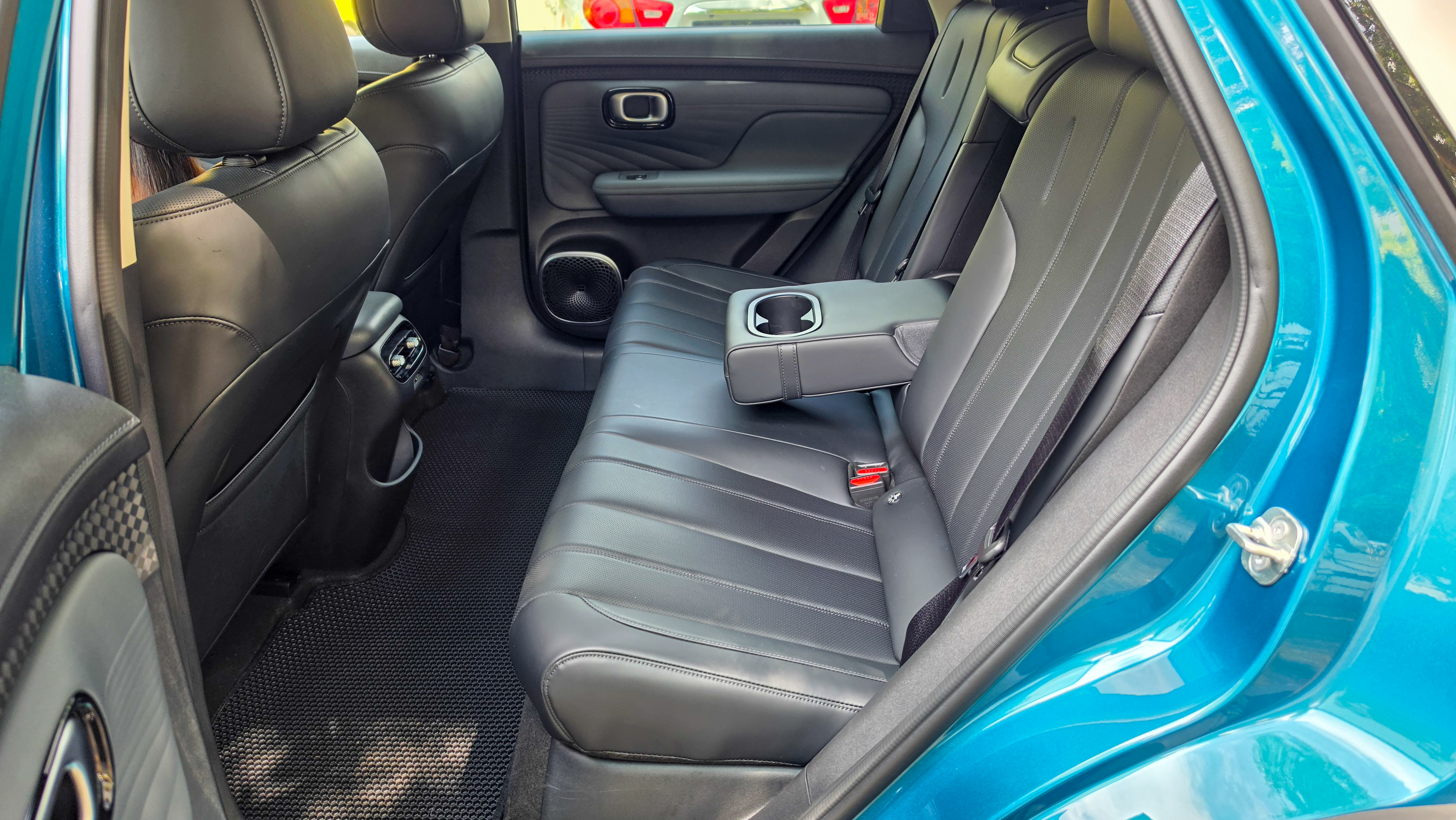 AION UT rear seats legroom