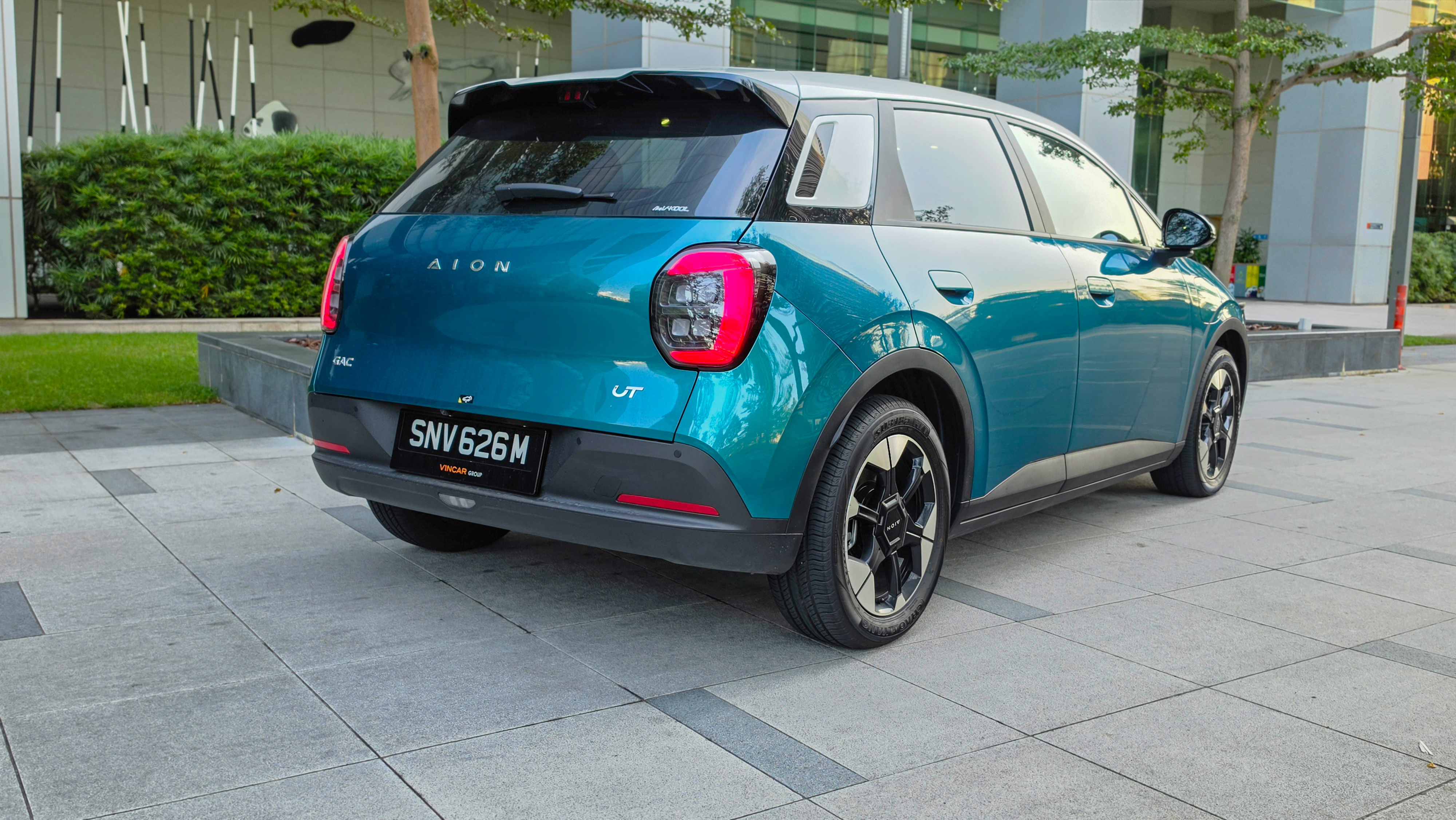 AION UT rear view