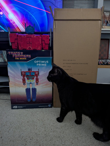 Big Figs 30 inch Transformers Optimus Prime In Hand Images 03