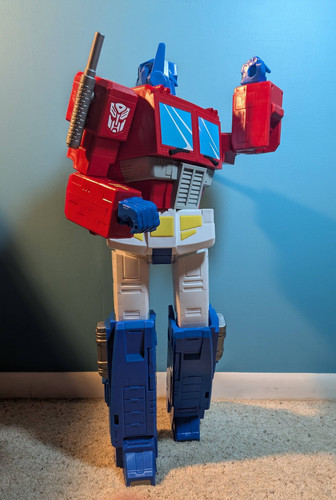 Big Figs 30 inch Transformers Optimus Prime In Hand Images 08