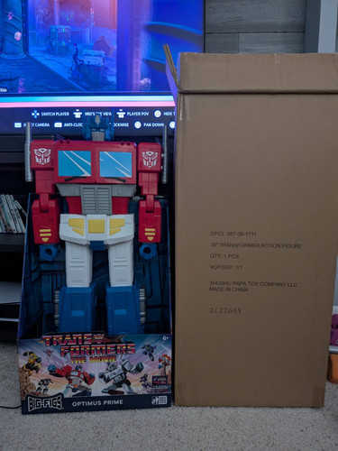 Big Figs 30 inch Transformers Optimus Prime In Hand Images 01