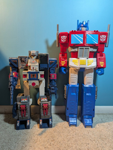 Big Figs 30 inch Transformers Optimus Prime In Hand Images 05