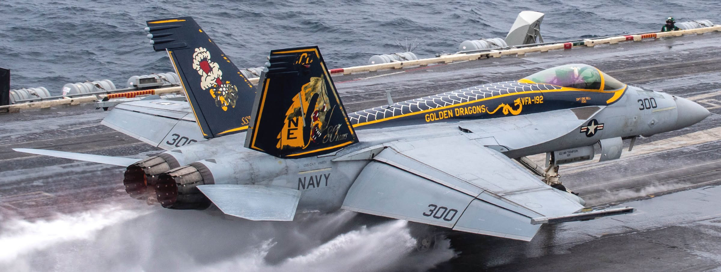 Jim Escalle publie : F/A-18E Super Hornet du VFA-192 "Golden Dragons" prêts à être lancés depuis ...