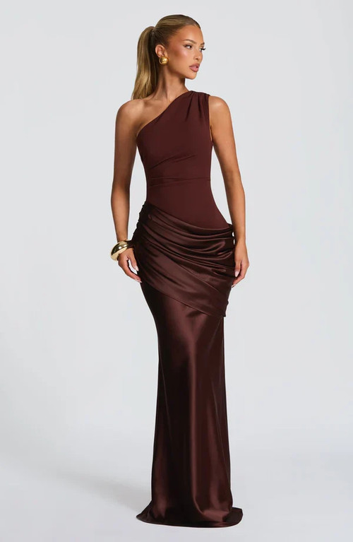 Elegant Maxi Dress Styles for Sophisticated Party Evenings.jpg