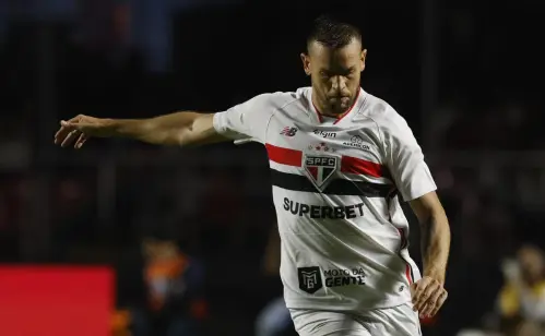 São Paulo vê Tolói ficar sem renovação automática do contrato