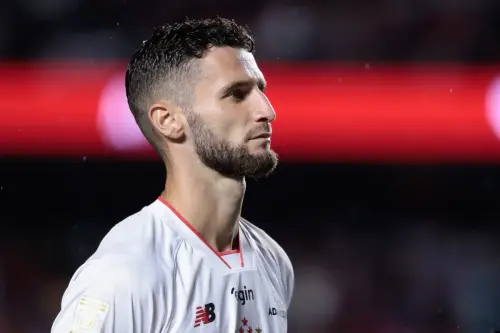 Dorival busca soluções para a zaga após lesão de Duarte