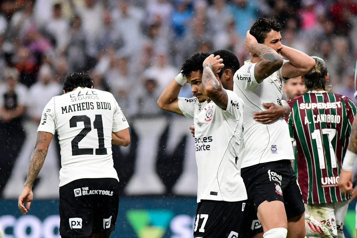 Corinthians engata 6 derrotas e fica a 3 pontos do Z4 no Brasileirão