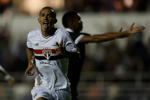 São Paulo parcela dívida por Djhordney e garante regularização 