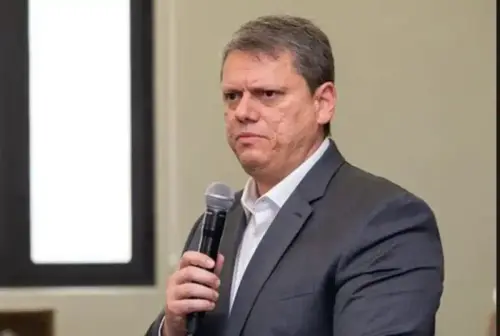 Justiça de SP proíbe gestão Tarcísio de contratar professores temporários pelo PSS 2027